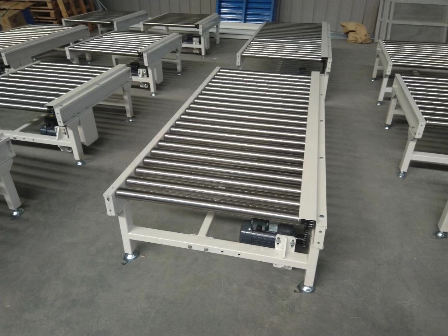 滾筒輸送機，青島樂途行工業(yè)設備有限公司